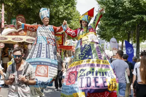 Auch das Zebra-Stelzentheater tritt am Eröffnungswochenende des Kultursommers auf. 