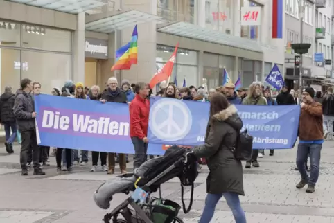 Auch im vergangenen Jahr gab es einen Ostermarsch durch die Kaiserslauterer Innenstadt.