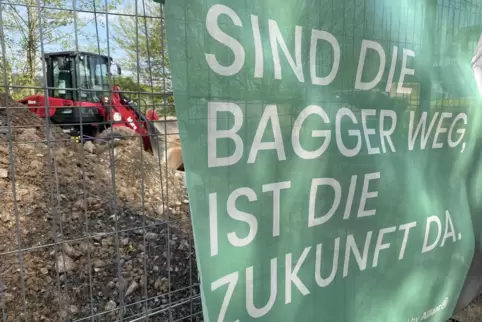 „Sind die Bagger weg, ist die Zukunft da“, steht auf den Plakaten der Glasfaserfirma UGG. Für manche Dörfer klingt das wie blank