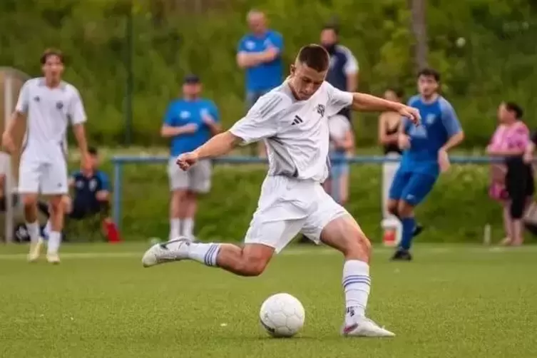 Nils Strassel kickt derzeit noch f&uuml;r die A-Junioren des FK Pirmasens in der Regionalliga. F&uuml;r die kommenden beiden Spielzeiten h