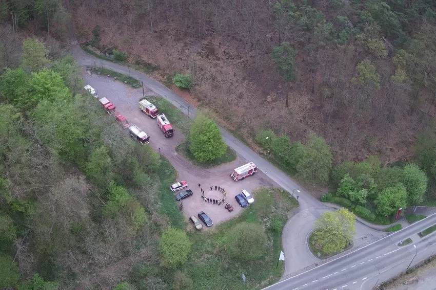 Treffpunkt Parkplatz Klaustal: Von hier startete am Donnerstag der Konvoi zur Runde durch den Wald.