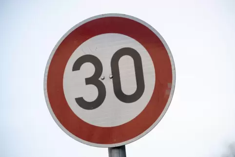 Immer mehr Kommunen ordnen innerorts Tempo 30 an. 