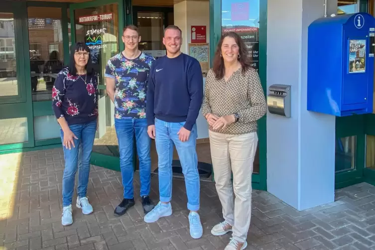 Das Team der Tourist-Info des Dahner Felsenlandes (von links): B&auml;rbel Laux, Philipp K&auml;flein, Adrian Stilgenbauer und Leiterin An