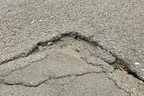 Die Fahrbahnen der Straßen auf dem Bildstock zeigen oft dieses Bild.