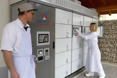 Sebastian und Christina Kieffer setzen beim Verkauf ihrer Waren auch auf die Packstation.