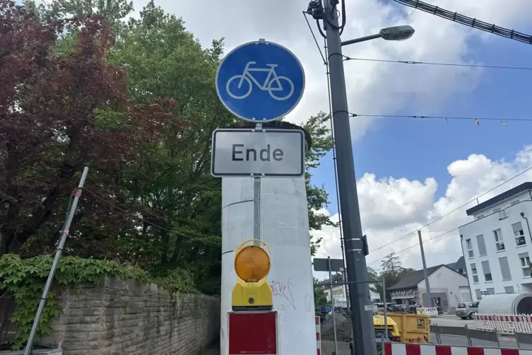 Ende des Wegs f&uuml;r Radfahrer, eine Ausweichroute ist nicht in Sicht.