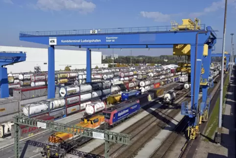 Das BASF-Kombiterminal soll durch die Studernheimer Kurve eine direkte Anbindung an die Strecke nach Worms bekommen. 