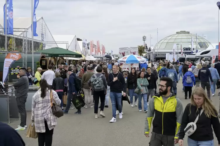 22.000 Besucher z&auml;hlte der Veranstalter am Er&ouml;ffnungstag. 