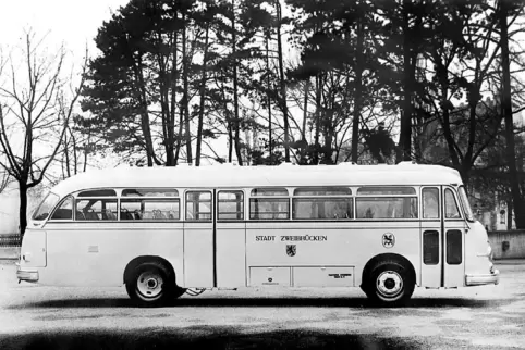 So sahen in den 50er Jahren die ersten Stadtbusse aus. 