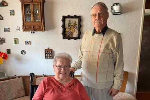 Hilde und Rolf Monath aus Böhl-Iggelheim feiern am 29. April 2025 ihre Eiserne Hochzeit. 