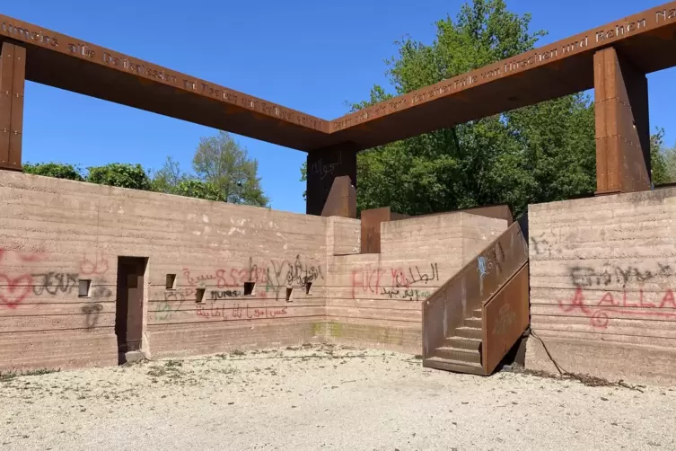 Schmierereien an der Kaiserpfalz: Auch hier k&ouml;nnten Videokameras kommen. 