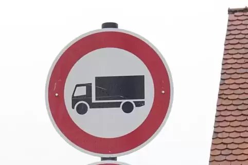 Wo dieses Schild steht, ist Schwerlastverkehr nicht erwünscht. Auch für Haßloch soll geprüft werden, ob ein Durchfahrtsverbot fü