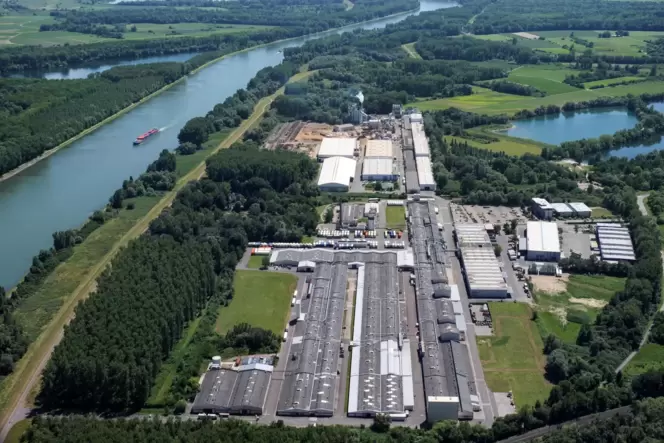 Werden sich im Industriegebiet Nolte weitere Unternehmen ansiedeln? Rheinspan und Spedition Reber werden bleiben. Werden sich im Industriegebiet Nolte weitere Unternehmen ansiedeln? Rheinspan und Spedition Reber werden bleiben.