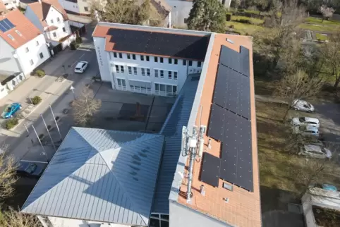 PV-Anlage auf dem Rathaus-Dach in Waldsee: Über 60 Prozent des erzeugten Stroms werden direkt im Rathaus verbraucht. 