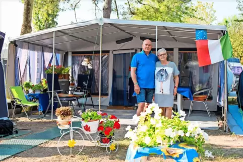 Auf Platz 3713 zeigen Bruna und Germano Flagge für ihr Heimatland. Seit 42 Jahren tauschen sie im Sommer ihre Wohnung gegen den 
