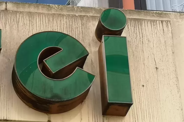 In der Mitte der Fu&szlig;g&auml;ngerzone findet man diese B&auml;ckerei. Wir suchten den mittleren Buchstaben des Wortes Knauber: u. 