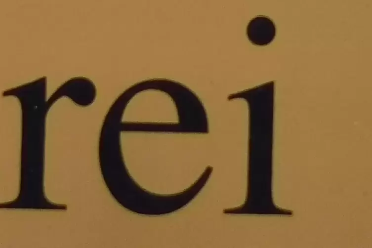 Auf dem Schild in der Herzogstra&szlig;e steht nicht nur Museum und B&uuml;cherei, sondern auch Stadtverwaltung, was mit s beginnt. 