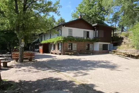 26 Teams kümmern sich um die Bewirtschaftung des Hohe-Loog-Hauses.