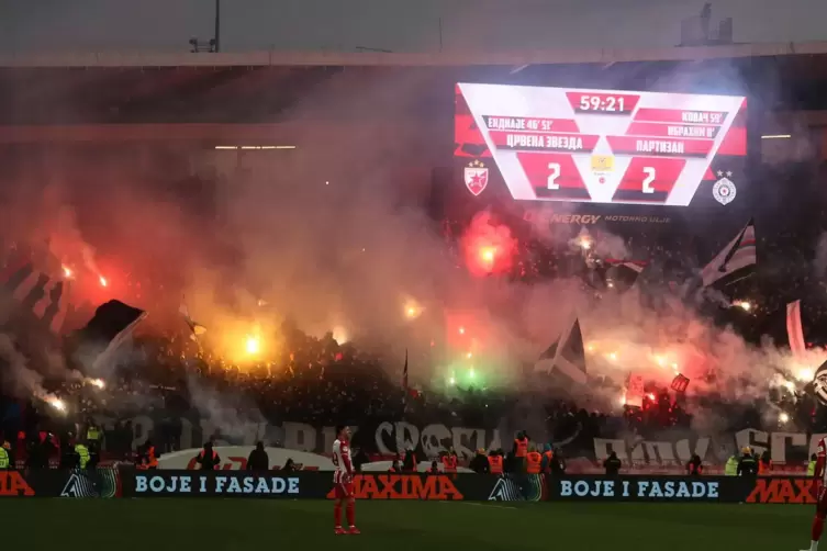 Geht immer hei&szlig; her: Roter Stern Belgrad gegen Partizan. 