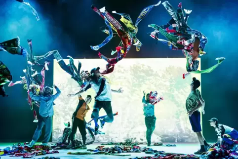 Das Phänomen Fußball zwischen Kult und Wahn, Religion und Revolution brachte die Tanzperformance „Non + Ultras“ von Moritz Ostru