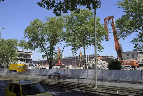 Die Bauarbeiten sind von der Brunckstraße aus gut zu sehen. 