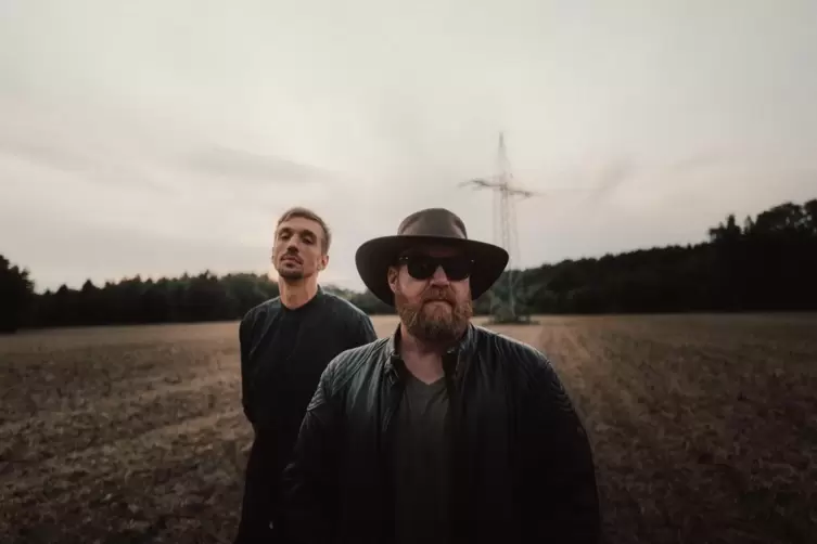 Das Duo Teluxe besteht aus Tex Brasket von Slime und Lucas Uecker, S&auml;nger der Hamburger Band Liedfett. 