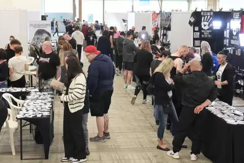 Zum ersten Mal nach einer längeren Corona-Pause gab es in der Pirmasenser Messehalle wieder eine Tattoo Convention. 