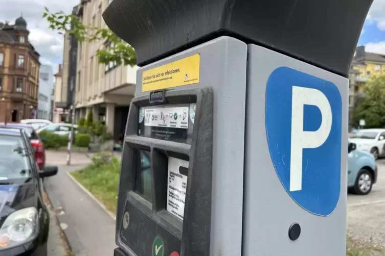 Immer mehr Parkscheine in Zweibr&uuml;cken werden mit dem Handy bezahlt.