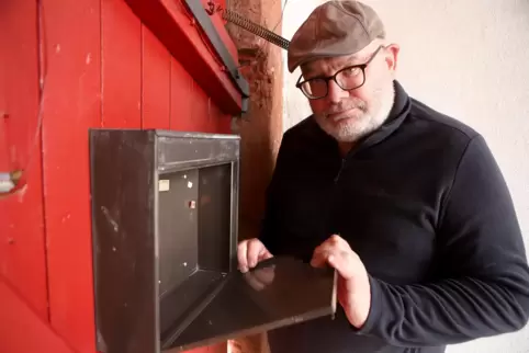 Andreas Bachtler steht nicht selten vor einem leeren Briefkasten. Post, die er erwarte, komme seit Monaten schon verspätet.