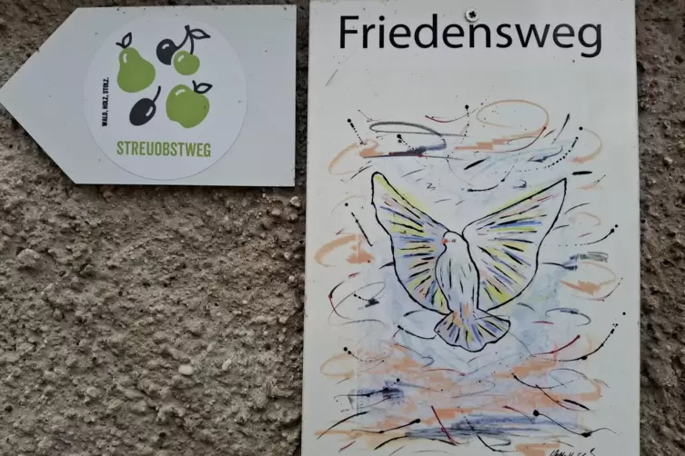 Verlaufen ein St&uuml;ck zusammen: Streuobst- und Friedensweg. 