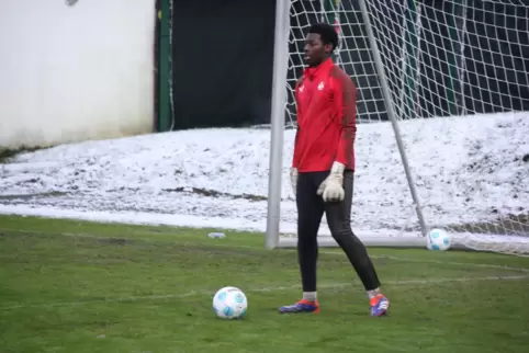 Enis Kamga im Januar beim Training mit den FCK-Profis.