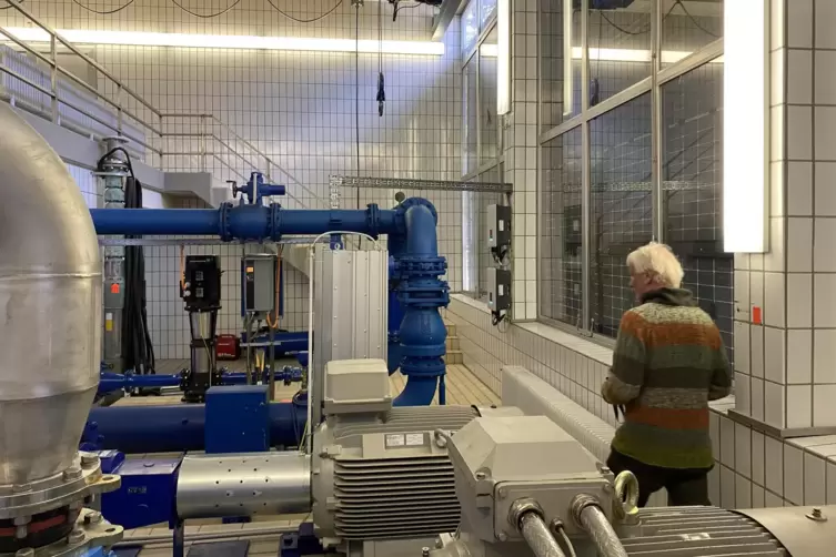 Der Pumpenraum: Von hier wird das aufbereitete Trinkwasser in Richtung Altenkirchen und Steinbach gepumpt.