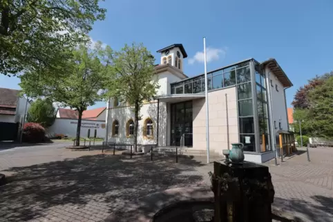 Das Dorferneuerungsprogramm ermöglicht der Ortsgemeinde, bei der Verschönerung Geld zu sparen.