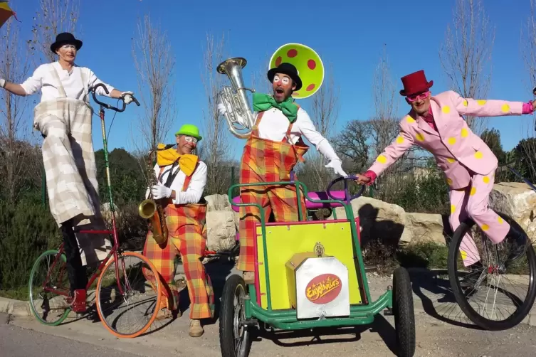 Les Cyclos sind Clowns, Akrobaten , Musikern auf R&auml;dern und Stelzen, die am Wochenende in Zweibr&uuml;cken zu sehen sind. 