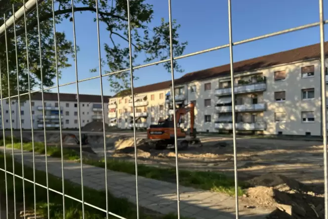 Auf dieser Freifläche in der Berliner Straße baut die Baugesellschaft Frankenthal drei weitere Mehrfamilienhäuser. Auf dieser Freifläche in der Berliner Straße baut die Baugesellschaft Frankenthal drei weitere Mehrfamilienhäuser.