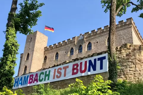 Transparent auf dem Hambacher Schloss vor zwei Jahren, 