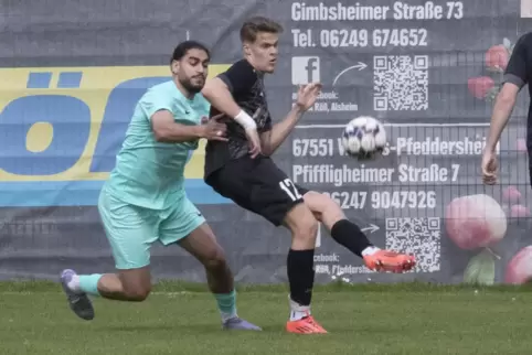 Für Mika Herbert (rechts), hier in der Partie gegen die TSG Pfeddersheim, und seine Teamkollegen vom TuS Steinbach ist die anste