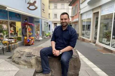 Michael Daniel in der Alte- Post-Straße, wo er aufgewachsen ist. Sein Ururgroßvater gründete einst Spielwaren Metzger. 