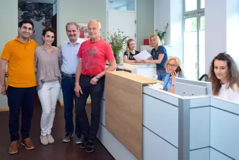 In ihren neuen Räumen: die Kinderärzte (von links) Naim Khabirpour, Teresina Steiger, Furi Khabirpour und Michael Dünkel. 