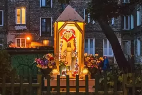 Anlaufstelle: Marienfiguren sind das dominierende Motiv. Anlaufstelle: Marienfiguren sind das dominierende Motiv.