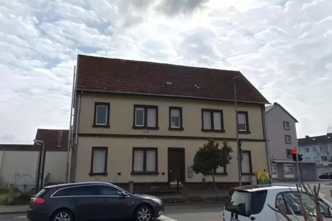 Kein schöner Anblick: Das Gemeinde-Anwesen Hauptstraße 1 in Dannstadt. 
