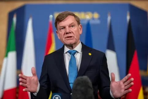Außenminister Johann Wadephul hat sich in London mit EU-Kollegen über weitere Sanktionen gegen Russland ausgetauscht. 