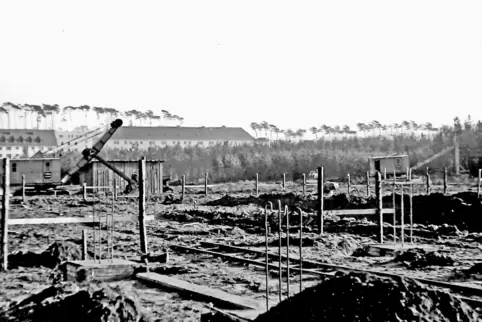 Vor 75 Jahren: Bauarbeiten im Bereich der Housing-Area auf der Vogelweh Anfang der 1950er Jahre. Im Hintergrund der Aufnahme des