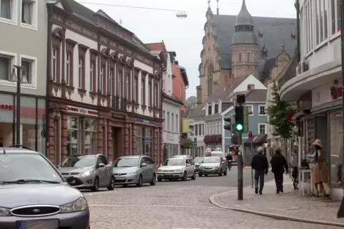Bereich der Ampel in der Gilgenstraße: Laut Polizei weichen zu viele Radler auf den Bürgersteig aus. 