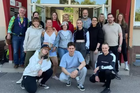 Lehrer mal anders gekleidet: „Niki“-Personal will für die richtige Kleidung sensibilisieren. 