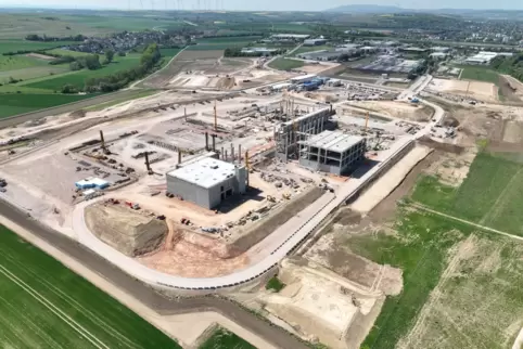 Die Lilly-Großbaustelle in Alzey ein Jahr nach dem symbolischen Spatenstich von April 2024.