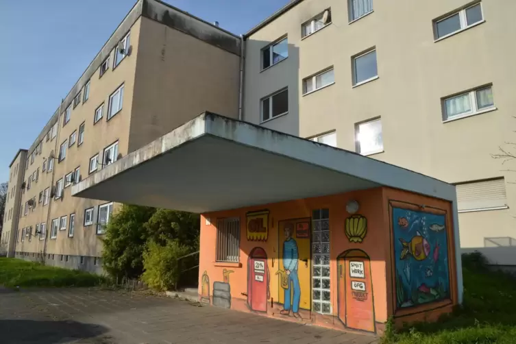 Wann beginnt die Sanierung der Bayreuther Stra&szlig;e? Viele Bewohner glauben nicht mehr daran, dass sich hier etwas verbessern wird.