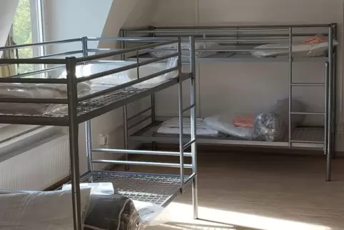 Stockbetten in der Engelsgasse: Räume für Neuankömmlinge vorbereitet. 