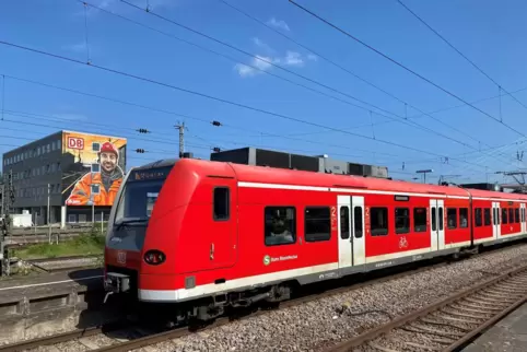 Die Bahn braucht mehr Leute: Das Unternehmen wirbt derzeit massiv für sich als Arbeitgeber. Das Foto zeigt ein Graffito auf dem 