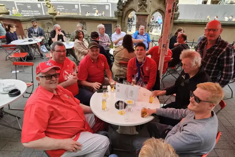 Auch in Trier gibt es FCK-Anh&auml;nger, nat&uuml;rlich sind auch die Treverer Teufel in K&ouml;ln dabei. 